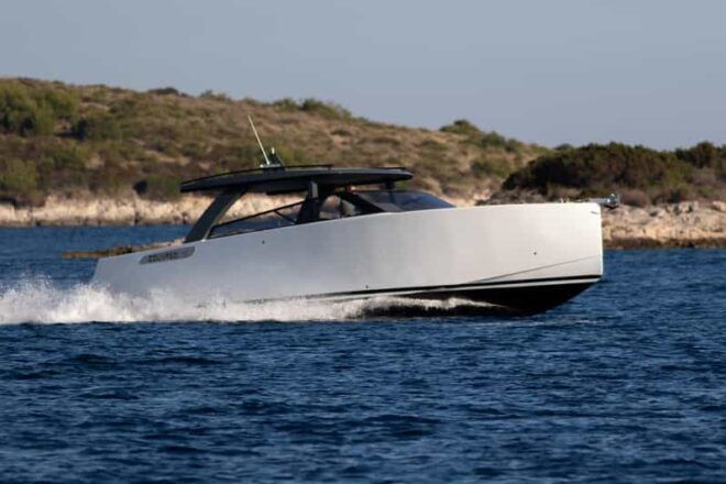 Hvar: Colnago 45 Speedboat Private Charter With Crew - Meeting Point and Essential Information