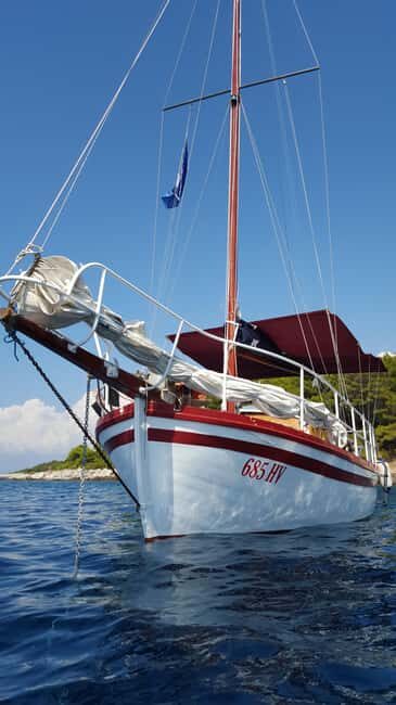 Hvar: Pakleni Islands Sailing Tour with Brunch - The food and drinks