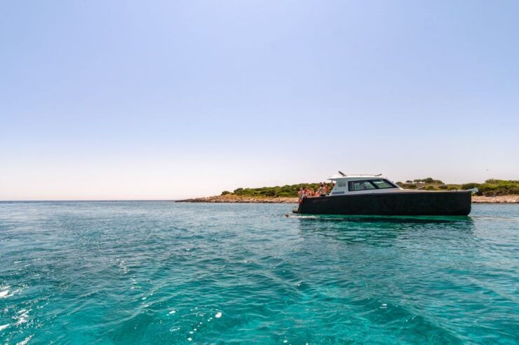 Hvar: Speedboat Snorkeling Day Trip With Beaches & Blue Cave - Accessibility & Cancellation Policy
