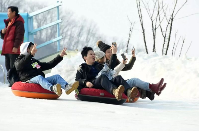 Hwacheon Sancheoneo Ice Fishing / Ice Valley / Elysian Ski Day Tour - Skiing at Elysian is a different package