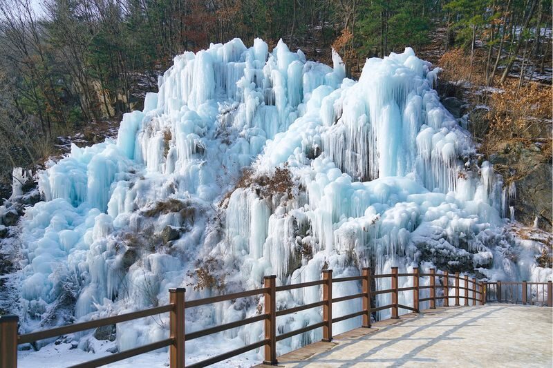Hwacheon Sancheoneo Ice Fishing / Ice Valley / Elysian Ski Day Tour - Cold-weather preparation and changing plans