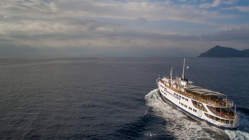 Hydra, Poros and Aegina Day Cruise Tour with Lunch from Athens - The crossing and the onboard setup