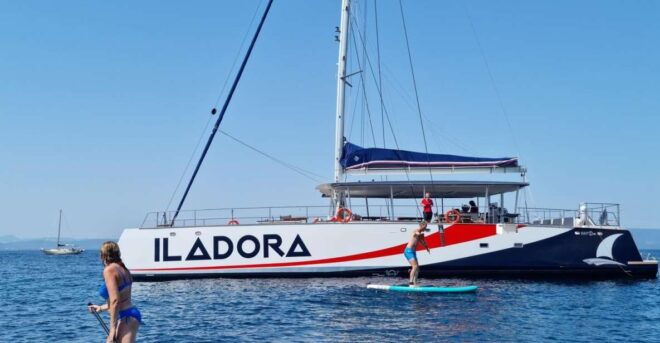 Hyères: Dinner Cruise Catamaran Fort De Bregançon - Languages and Cancellation Policy
