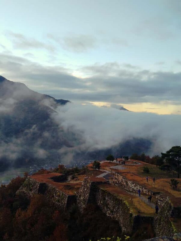 Hyogo: Takeda Castle Castle in Sky Mountain Hiking Tour - The Strategic Power of Takeda Castle