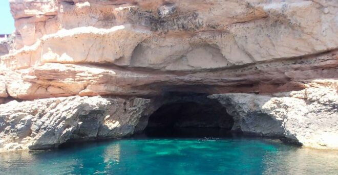 Ibiza: Beaches and Caves Instagram Boat Tour - Experience Description
