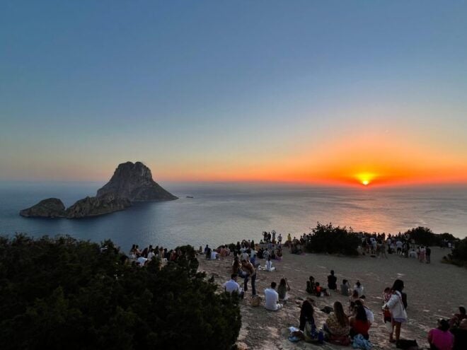 IBIZA: ES VEDRA SUNSET TOUR - Inclusions