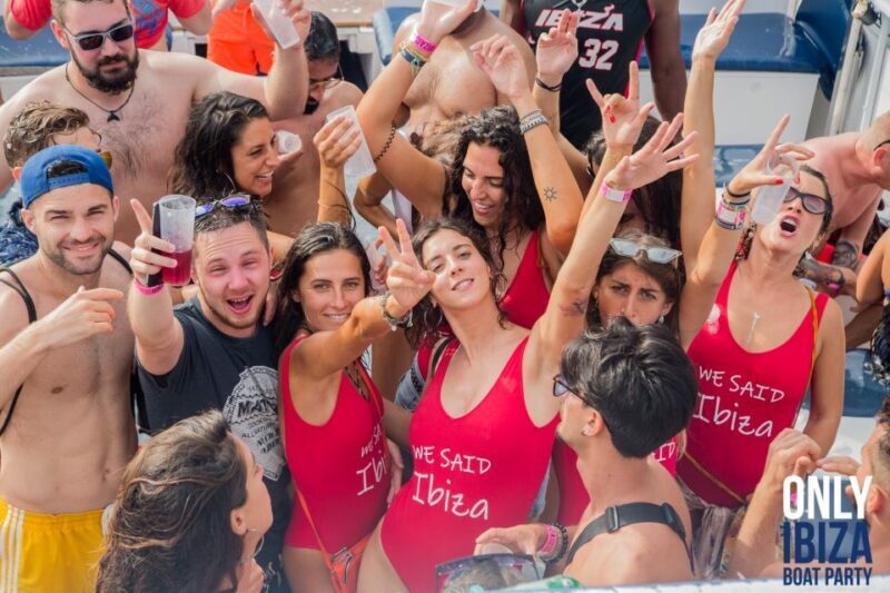 Ibiza floating club - Best Dj sesión at sea - Good To Know