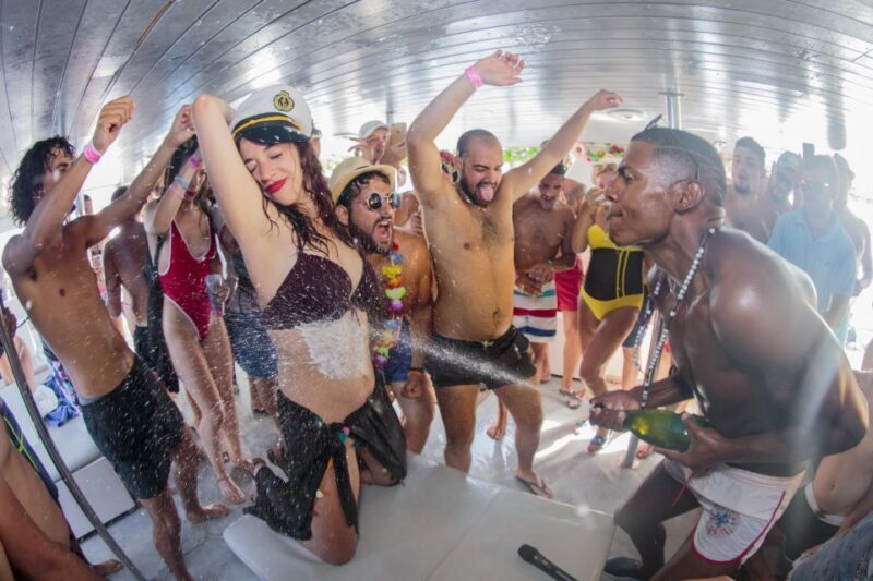 Ibiza floating club - Best Dj sesión at sea - What to Expect from the Ibiza Floating Club Experience