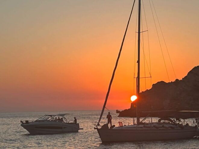 Ibiza: Formentera on a Sailboat. Private or Small Group - Group Size and Comfort