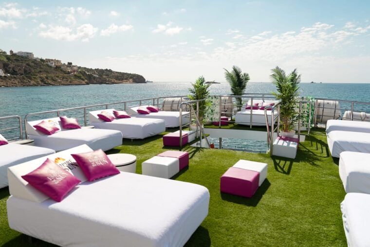 Ibiza: Formentera Wonders – All Inclusive Full Day & Sunset - Gastronomy and Bar Services