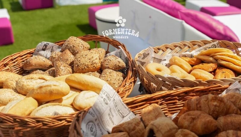 Ibiza: Formentera Wonders Cruise – Food, Drinks & Sports - Onboard Gastronomy and Dining