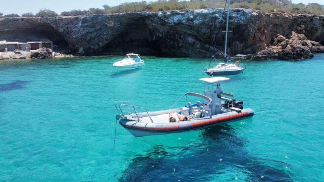 Ibiza: Private SpeedBoat to Es Vedra & Atlantis + Snorkel - Meeting Point