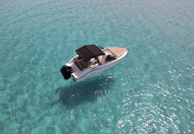 Ibiza: Rent a Boat, Along Bays or Formentera & Highlights - On-Board Amenities