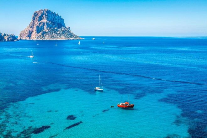 Ibiza: Speed Boat Excursion to Atlantis & Es Vedra +Snorkel - Inclusions and Amenities