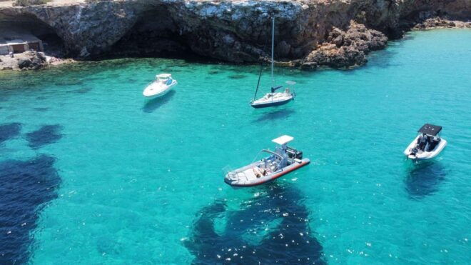 Ibiza: Speed Boat Excursion to Atlantis & Es Vedra W/Snorkel - Included Amenities
