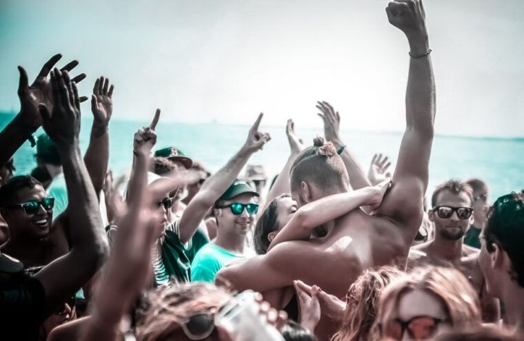 Ibiza: Sunset Boat Party at Ibiza Boat Club With Open Bar - Amenities and Features