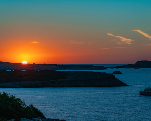 Ibiza: Sunset Boat Tour With Water Sports, Open Bar & Tapas - Important Considerations