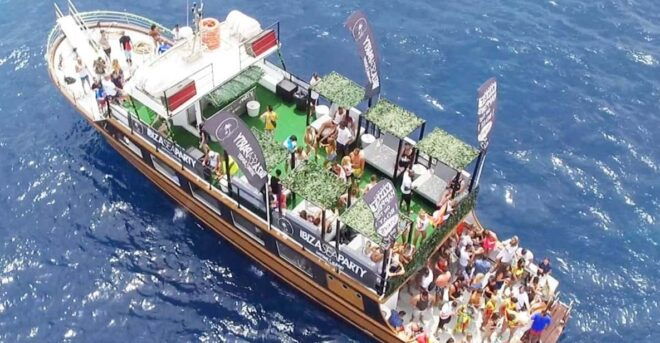 Ibiza: VIP Catamaran Party With Open Bar & Nightclub Tickets - Food and Beverage Options