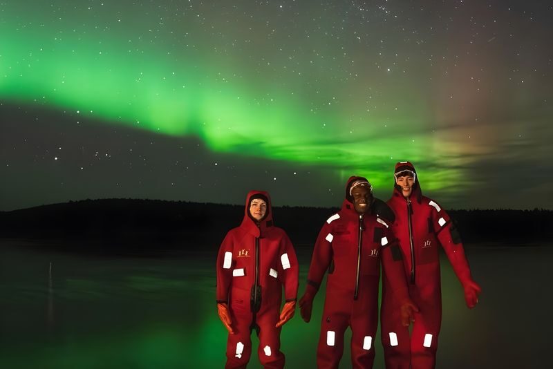 Ice Floating and Aurora Borealis Tour - Warm drinks after the lake