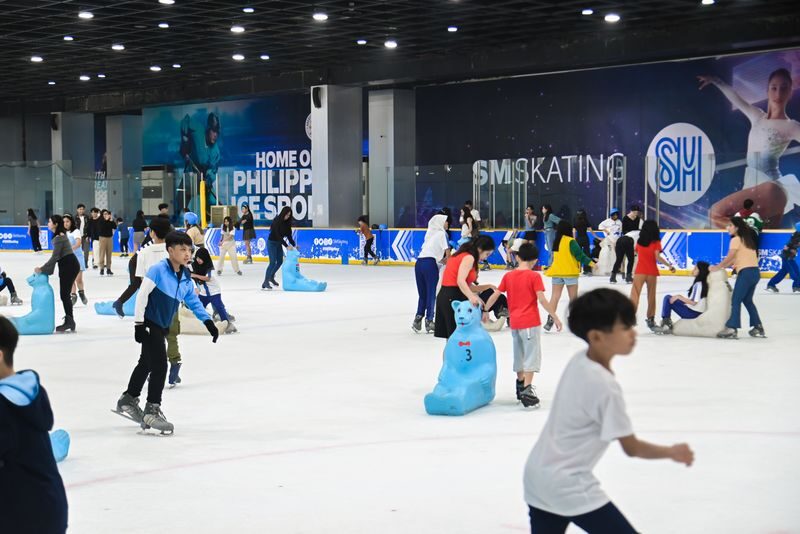 Ice Skating Experience at SM Megamall - Starting at the SM Megamall rink