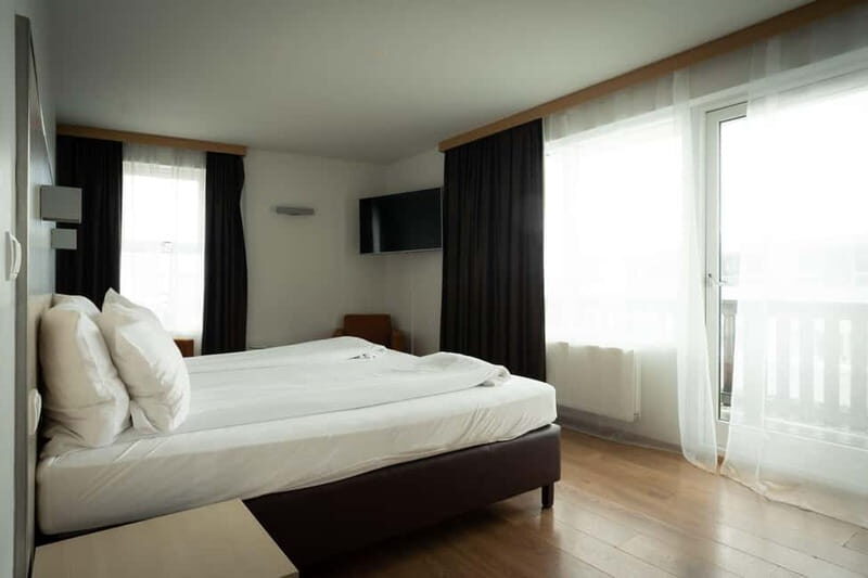 Iceland: 9-Day Guided Trekking Tour with Meals - What’s Included & What’s Not