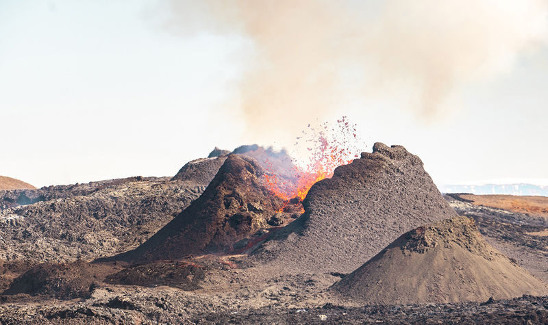 Iceland Fagradalsfjall Volcano Hiking Day Tour (English Guided) - What the guide adds