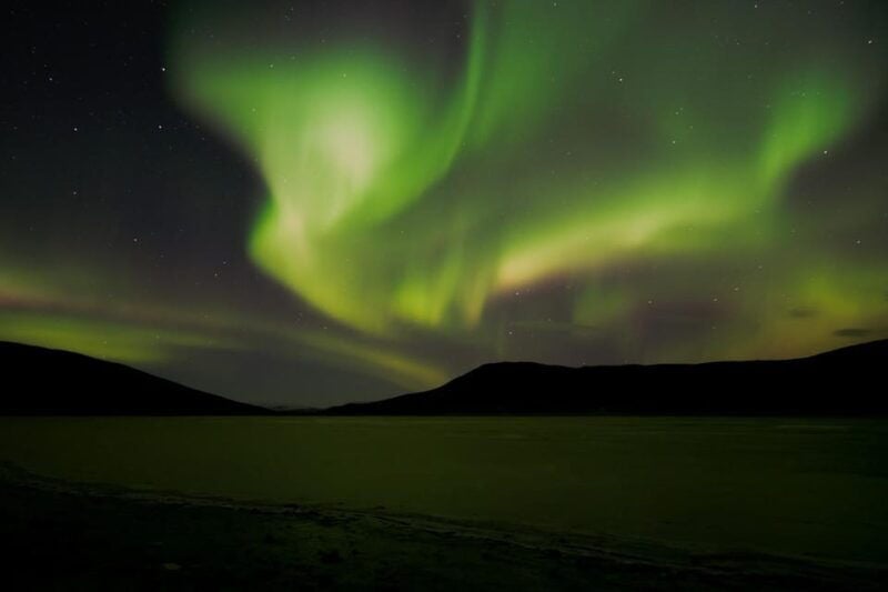 Iceland: Private Northern Lights Tour with Champagne - The Experience in Detail