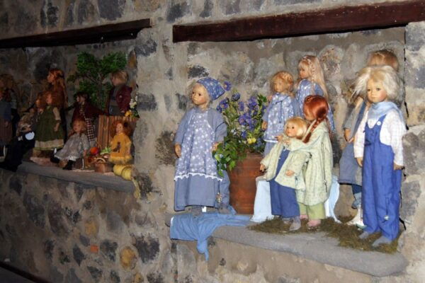 Icod De Los Vinos: Artlandya Doll World Entry Ticket & Tour - Materials and Doll-Making Details