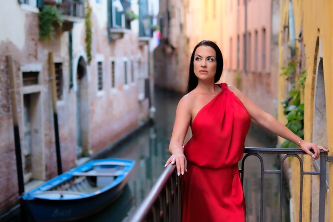 Iconic Photos While Exploring Venice - Rialto Bridge: A Timeless Masterpiece in Photos