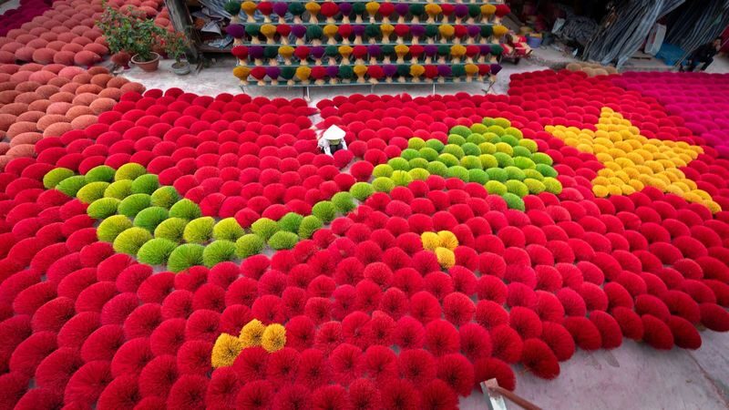 Iconic Quang Phu Cau Incense Village & Chuong Conical Hat Village - Quang Phu Cau’s incense displays set the tone