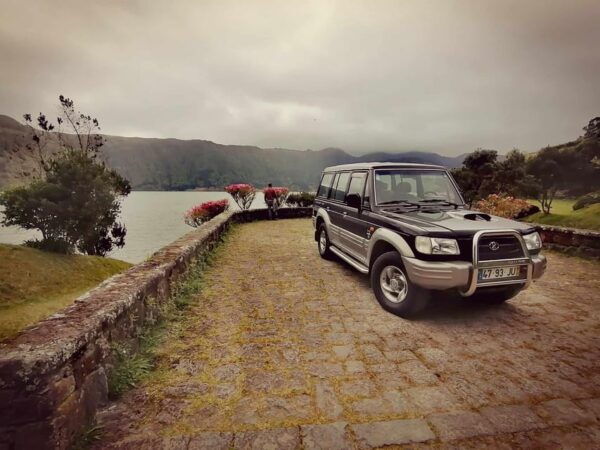 Idyllic Full Day West, Twin & Fire Lakes by SUV - Frequently Asked Questions