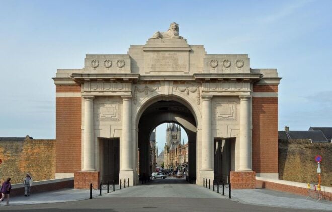 Ieper-Ypres: Guided WW1 Private Tour Around Ypres - Battlefields and Cemeteries
