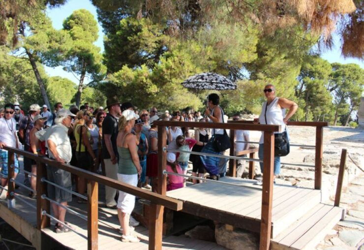 Ierapetra: Knossos Palace and Heraklion Guided City Tour - Tour Duration and Guide Availability