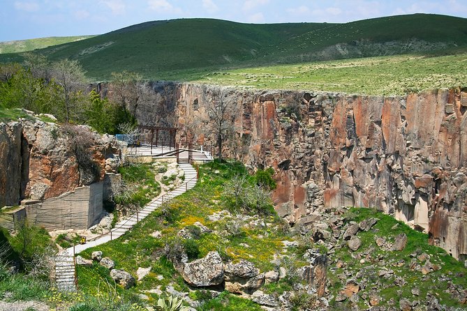 Ihlara Valley and Derinkuyu Underground City Tour - Discovering Derinkuyu Underground City