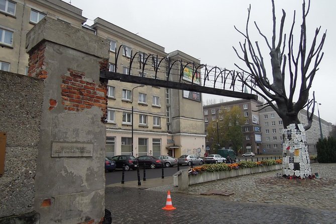 II World War Memorial - Location and Overview