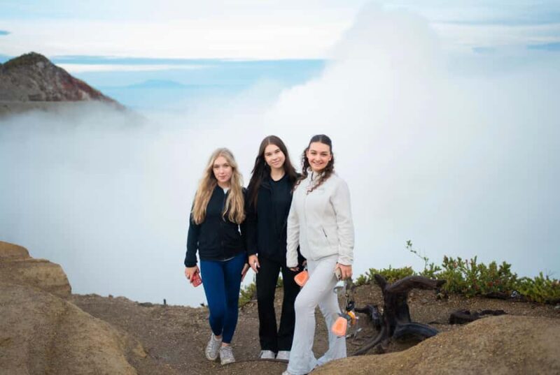 Ijen Midnight Tour With Experienced Guide - Authentic Experiences & Review Highlights