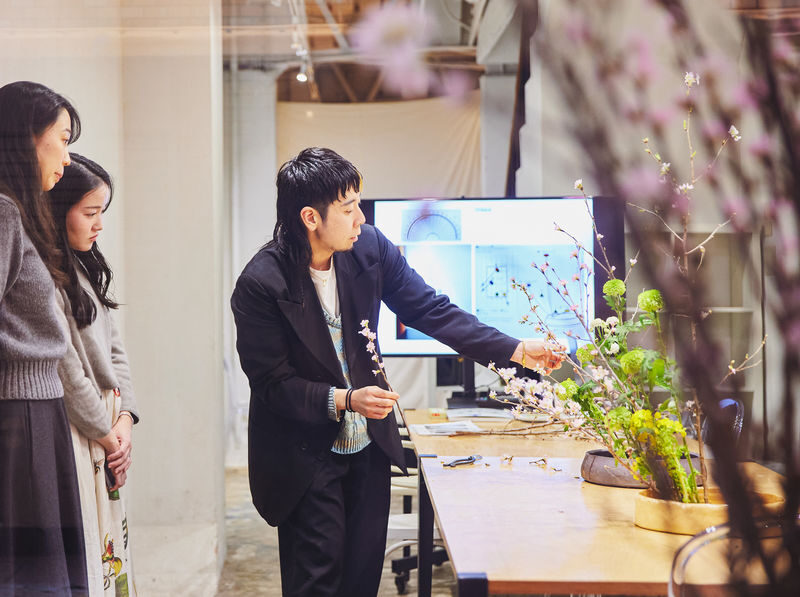 Ikebana Workshop in Tokyo: Experience the Japanese Art of Flowers - From introduction to finished arrangement