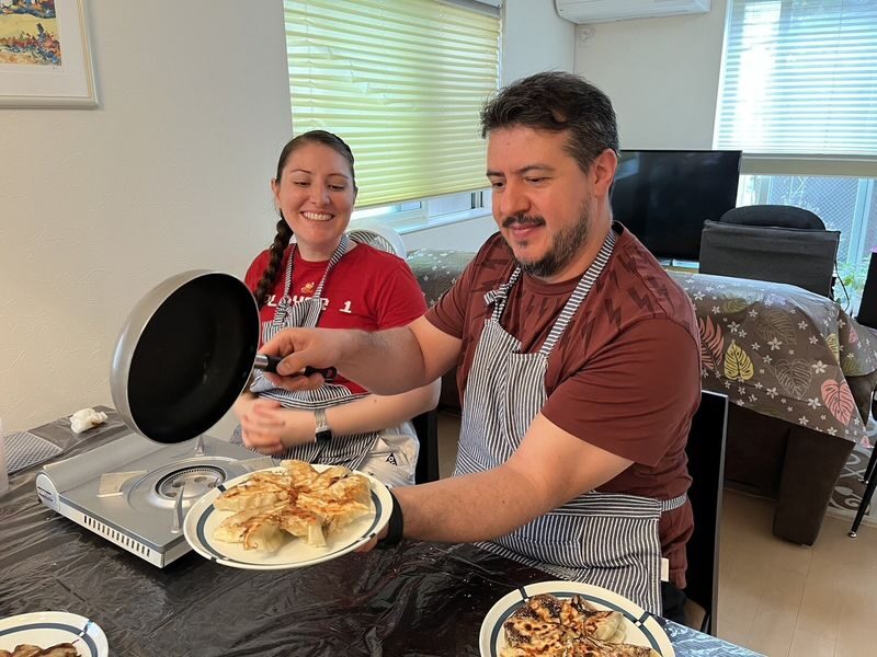 Ikebukuro Cooking: Gyoza and Ramen - A Home Kitchen, Not a Restaurant Counter