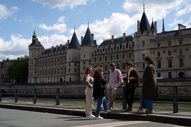 Île De La Cité Walking Tour: Discover Paris' Birthplace - Cancellation Policy and Minimum Travelers