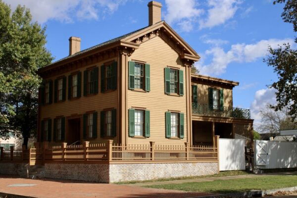 Illinois: Land of Lincoln Self-Guided Audio Walking Tour - The Sum Up