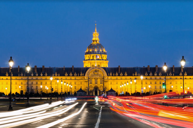 Illumination City Tour and Moulin Rouge Show with Champagne - At a glance