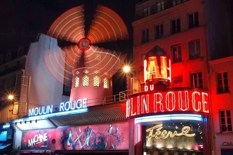 Illumination City Tour and Moulin Rouge Show with Champagne - Getting back after the show