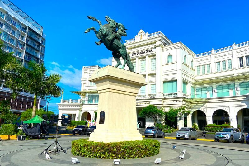 Iloilo City Art Tour - At a glance: art, transfers, and a local snack