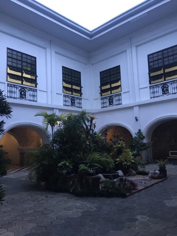 Iloilo Mysterious Half-Day City Tour - Prison de Iloilo and the Philippine American Cemetery