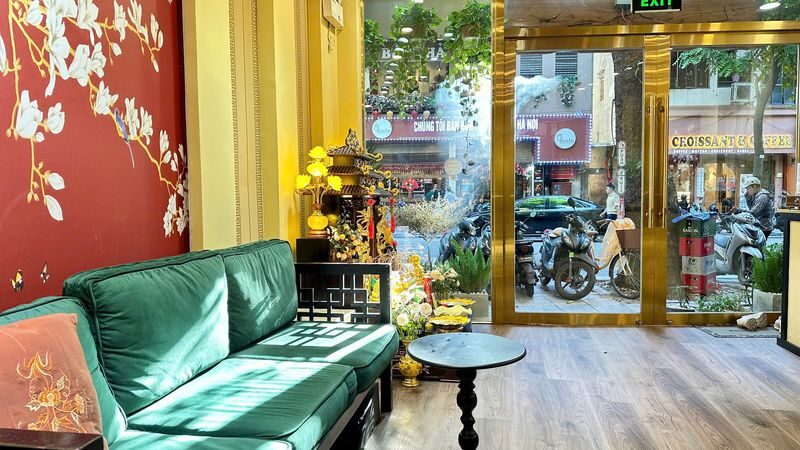 ILY Beauty & HeadSpa 35 Nguyen Huu Huan, Hanoi City - At a glance