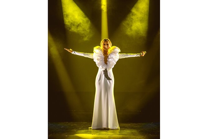 I'm Alive - The Ultimate Celine Dion Tribute Show - Meeting and Pickup