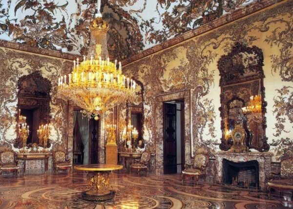 Immerse in History: Madrids Royal Palace - Artworks and Furnishings