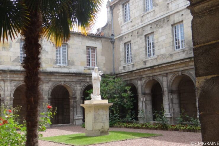 Immerse Yourself in the Protestant Era of La Rochelle - Historical Experience