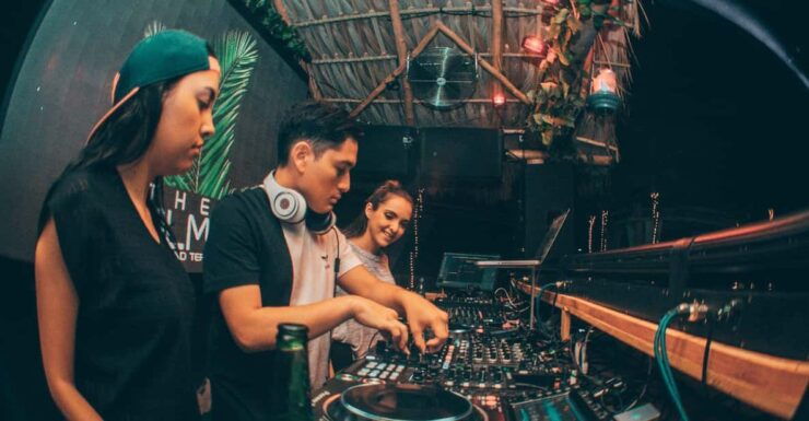 Immersive Musical Experience in Berlin Like Disc Jockey - Workshop Essentials