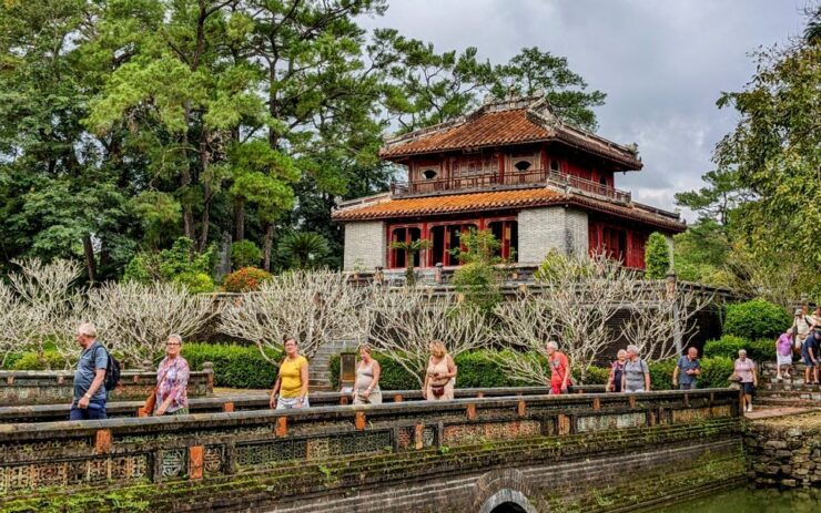 Imperial City, Hue: Tour From Hoi an and Da Nang - Explore Tombs and Pagodas